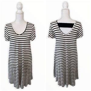 🖤 Short Sleeves Striped V-Neck Dress